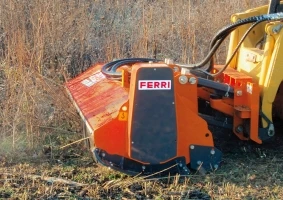 TSKID erdészeti szárzúzó munka közben