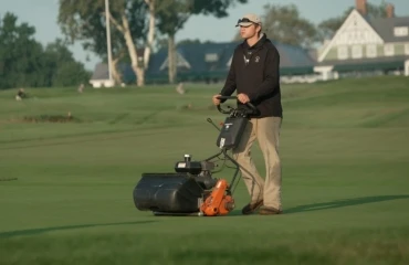 Jacobsen gyalokíséretű hengerkéses fűnyíró ECLIPSE 2 v2
