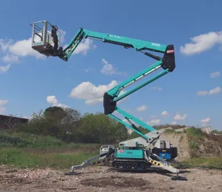 IMER R15DA karos emelő emelés közben